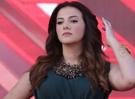 شاهد..اطلالة دنيا سمير غانم المثيرة تضعها في ورطة مع جمهورها