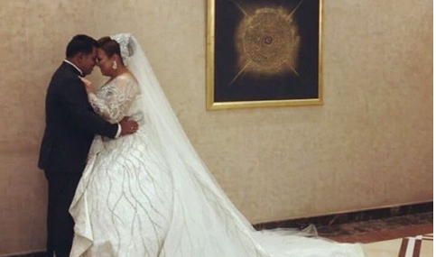 شاهد..لقطة رومانسية بين ويزو وزوجها قبل حفل الزفاف